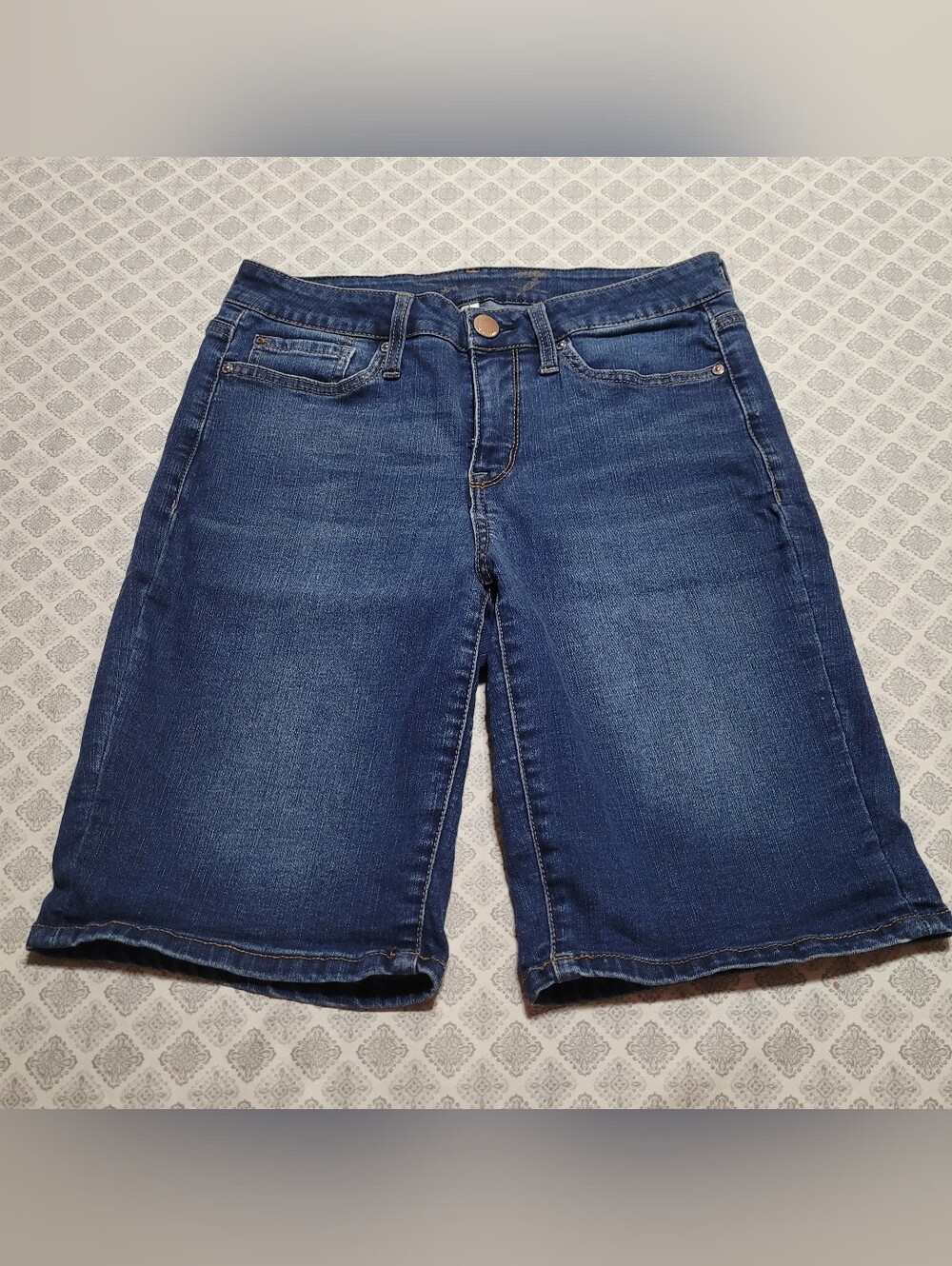 Seven7 Women's Size 8- Blue Boyfriend Denim Short.